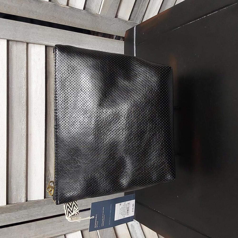 Universal Thread Winged Pouch – Faux Leather – Zipper Closure